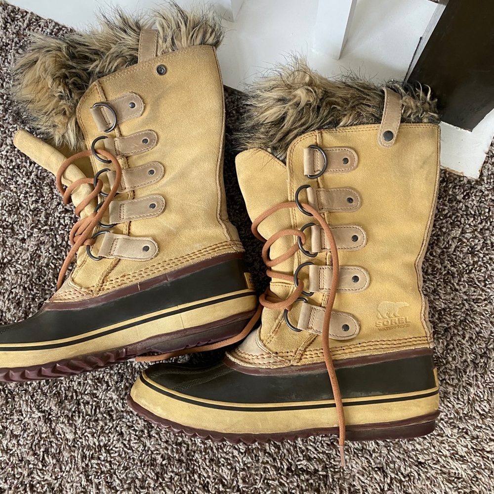 Sorel Joan of Arctic Boots Size 9